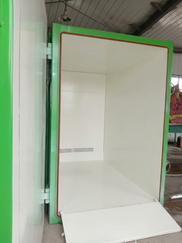 The spacious, food-grade white interior chamber designed for maximum hygiene and standard pallet loading. The spacious, food-grade white interior chamber designed for maximum hygiene and standard pallet loading.