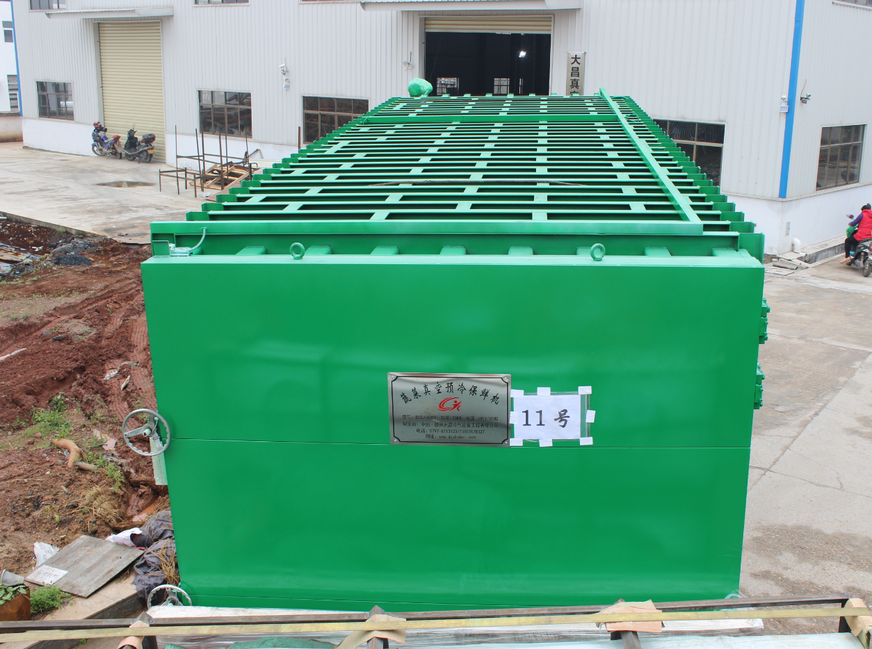 A heavy-duty commercial vegetable vacuum cooler, fully assembled and inspected at the Ganzhou Dachang facility, preparing for export to an agricultural client in the United States. A heavy-duty commercial vegetable vacuum cooler, fully assembled and inspected at the Ganzhou Dachang facility, preparing for export to an agricultural client in the United States.