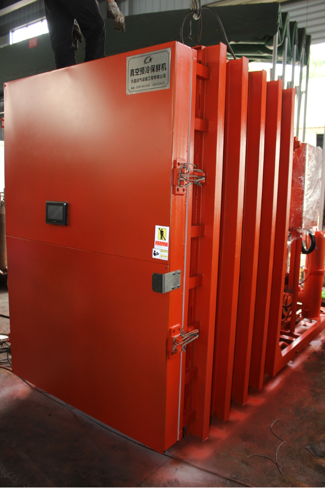 Precision on-site installation of the vacuum pre-cooler, ensuring rapid integration into the farm's daily agricultural processing workflow. Precision on-site installation of the vacuum pre-cooler, ensuring rapid integration into the farm's daily agricultural processing workflow.