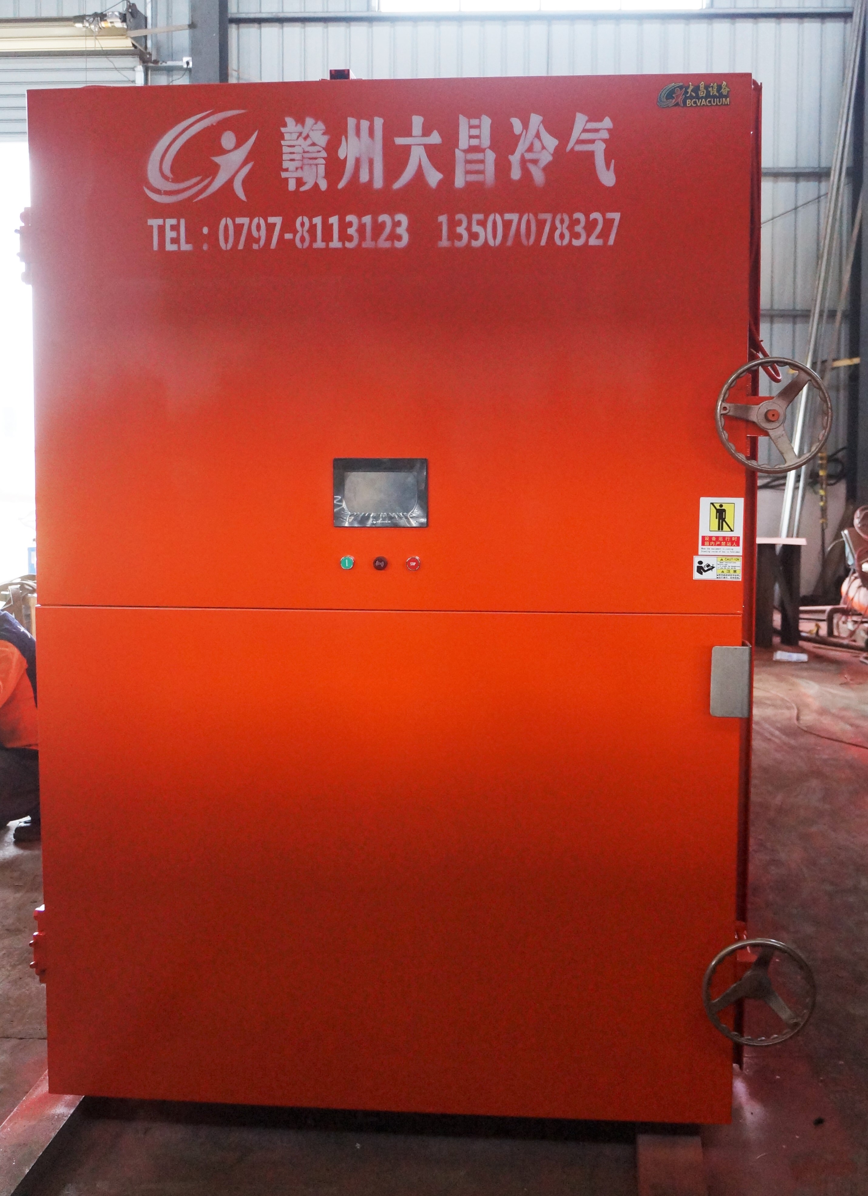 The front profile of the vacuum pre-cooling machine, featuring a user-friendly touch-screen interface for precise temperature control. The front profile of the vacuum pre-cooling machine, featuring a user-friendly touch-screen interface for precise temperature control.